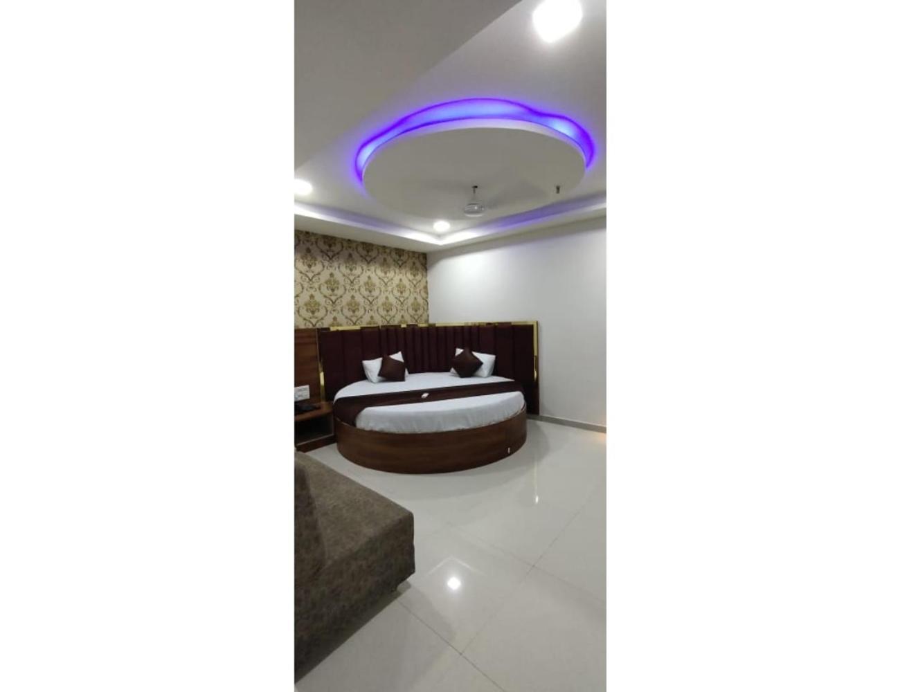 Hotel Paradise, Naroda 阿穆达巴 外观 照片