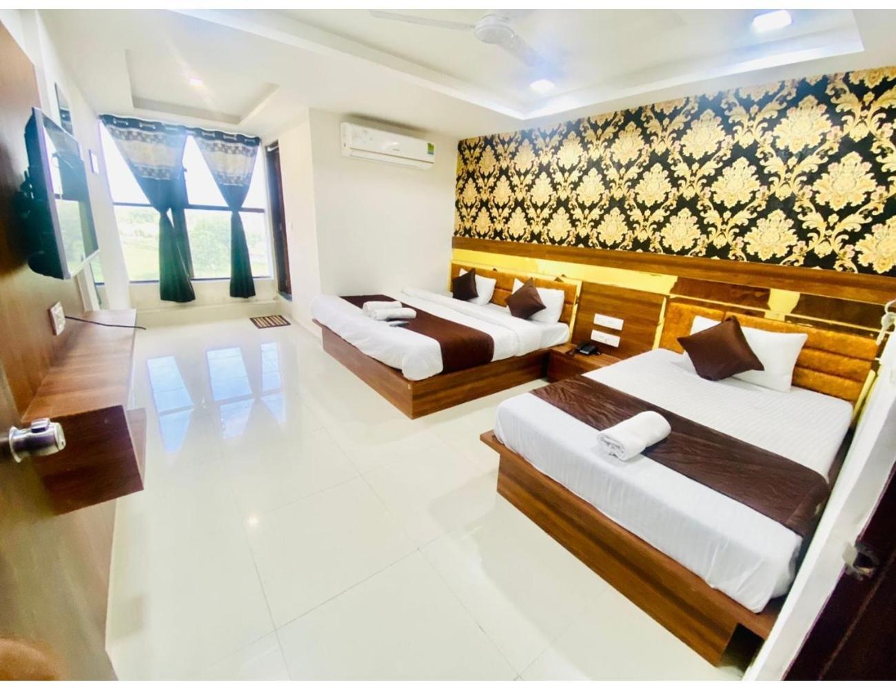 Hotel Paradise, Naroda 阿穆达巴 外观 照片