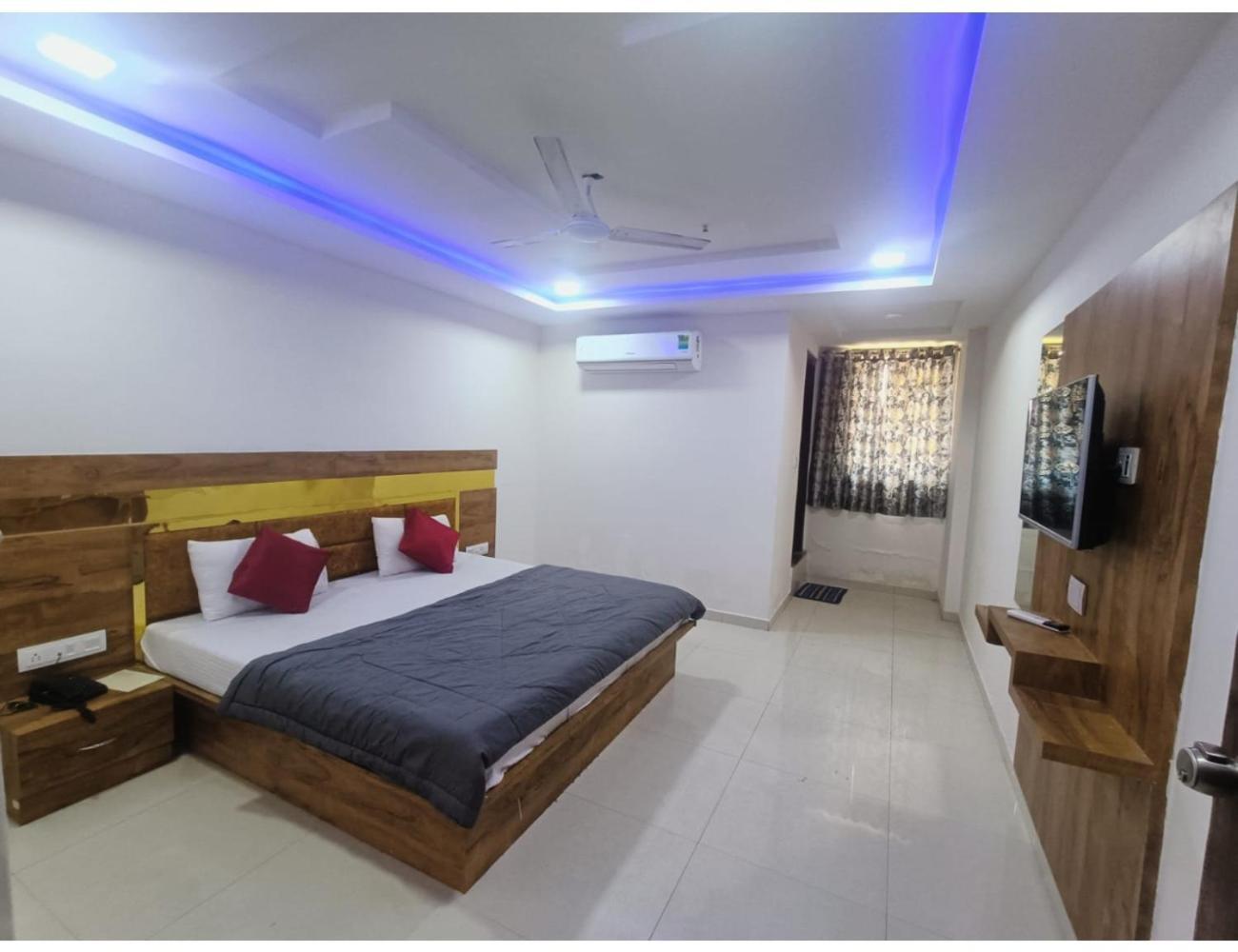 Hotel Paradise, Naroda 阿穆达巴 外观 照片